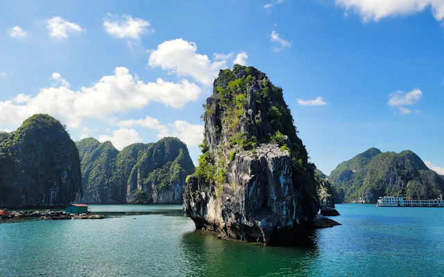 Kalksteinkarste und Inseln in ha long bay, Vietnam