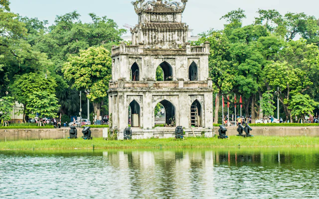 Schildkrötenturm am Hoan-Kiem-See in Hanoi